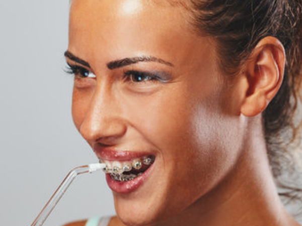 What are the future development trends of the oral irrigator market?